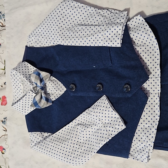 Suit - Picture 2 of 5